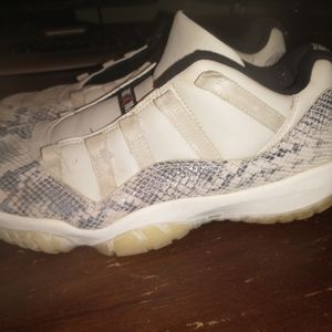 Nike jordans mens 9.5